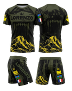 Ensemble MMA personnalisé OCTOGOAT collection WOLF Green
rashguard noir et vert khaki avec prénom et drapeau