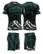 Tenue MMA noire et verte avec visuel loup, rashguard respirant et short de grappling

