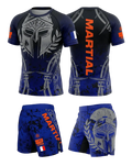 Tenue de combat bleue et grise avec casque spartiate, short technique et coupe performance