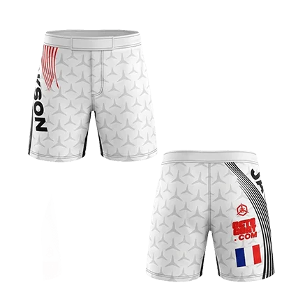 Short MMA blanc épuré avec motifs géométriques gris, personnalisé avec nom et arborant le drapeau français tricolore à l'arrière.