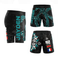 Short de MMA noir avec motif écailles de serpent turquoise, personnalisé, incluant les drapeaux à l'arrière.