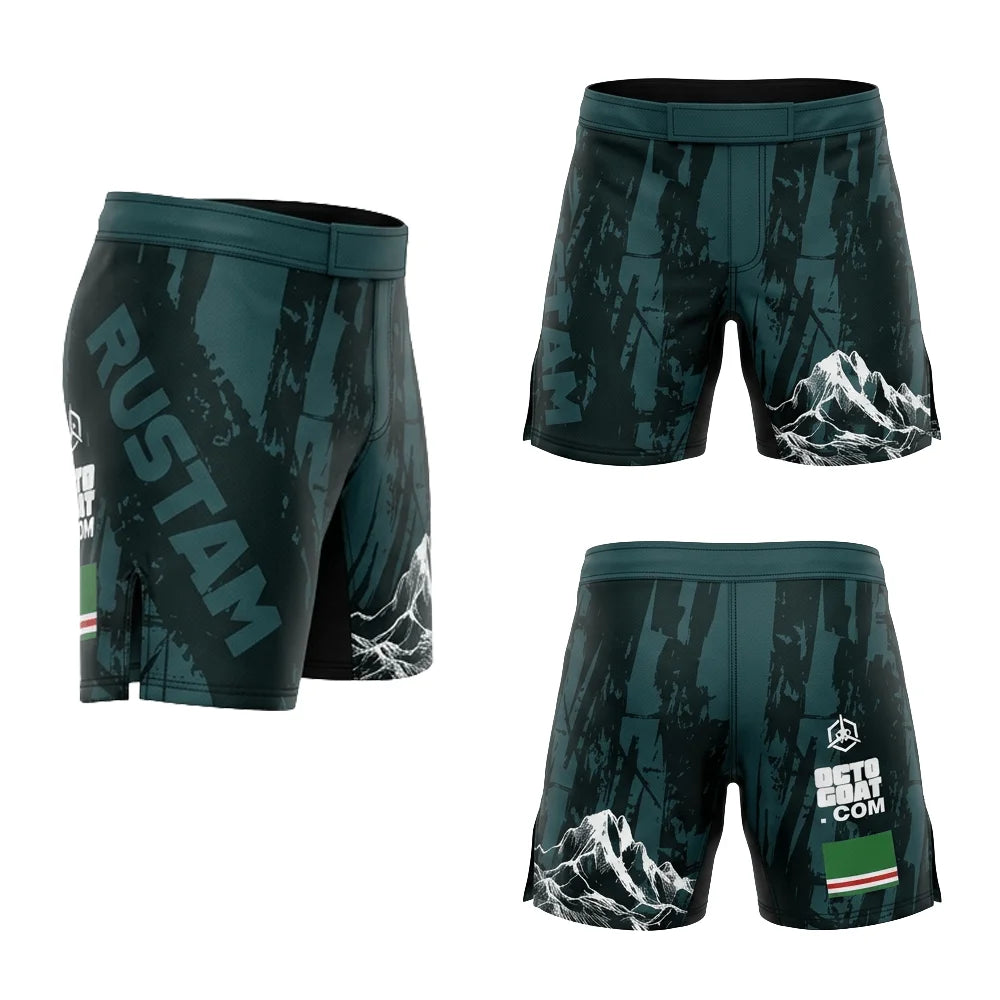 Short MMA vert sapin et noir Octogoat motif forêt et montagnes enneigées blanches, lettrage personnalisé Khamzat avec le drapeau de la Tchétchénie.